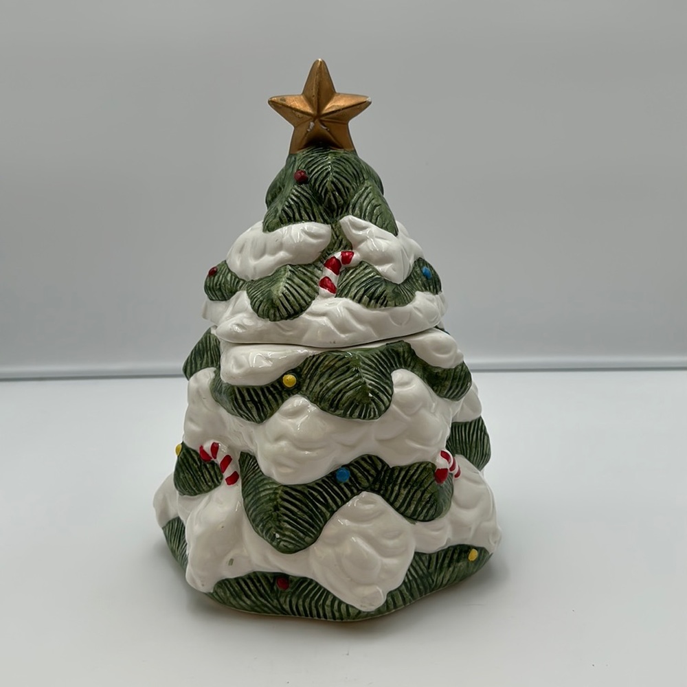Vintage Christmas Tree Cookie Jar Wang’s International Ceramic